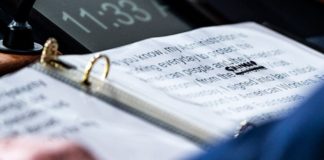 Photo of Trumps notes with the Word China written over over caronavirus