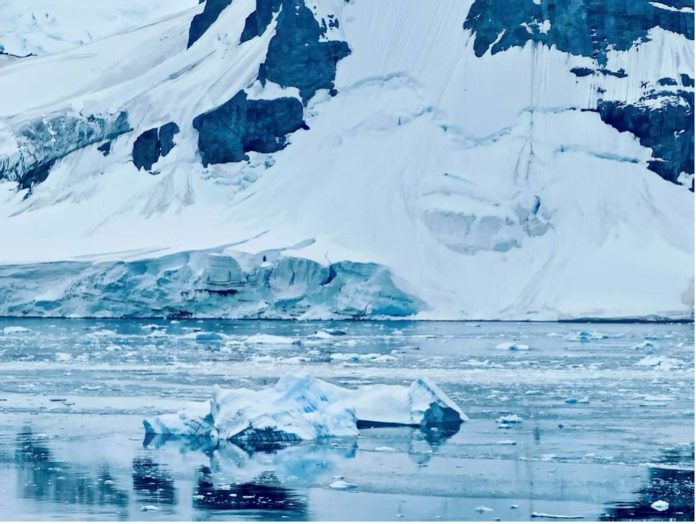 AntarcticIce Photo of Antarctic sea Ice